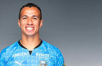 FW9/レアンドロ ダミアン選手 | 選手・スタッフプロフィール2022