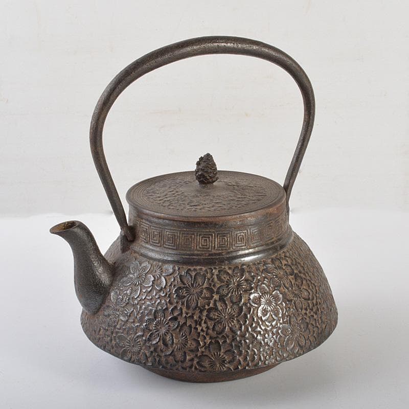 南部鉄器　桜文　鉄瓶　鉄釜　V　6378 南部鉄器 薫山工房 Nambutetsubin 南部鉄瓶 はるか 伝統工芸品 金属製